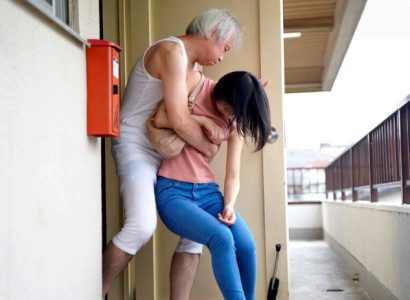Con Dâu Vú Khủng Bị Bố Chồng Hiếp Dâm đến Nghiện